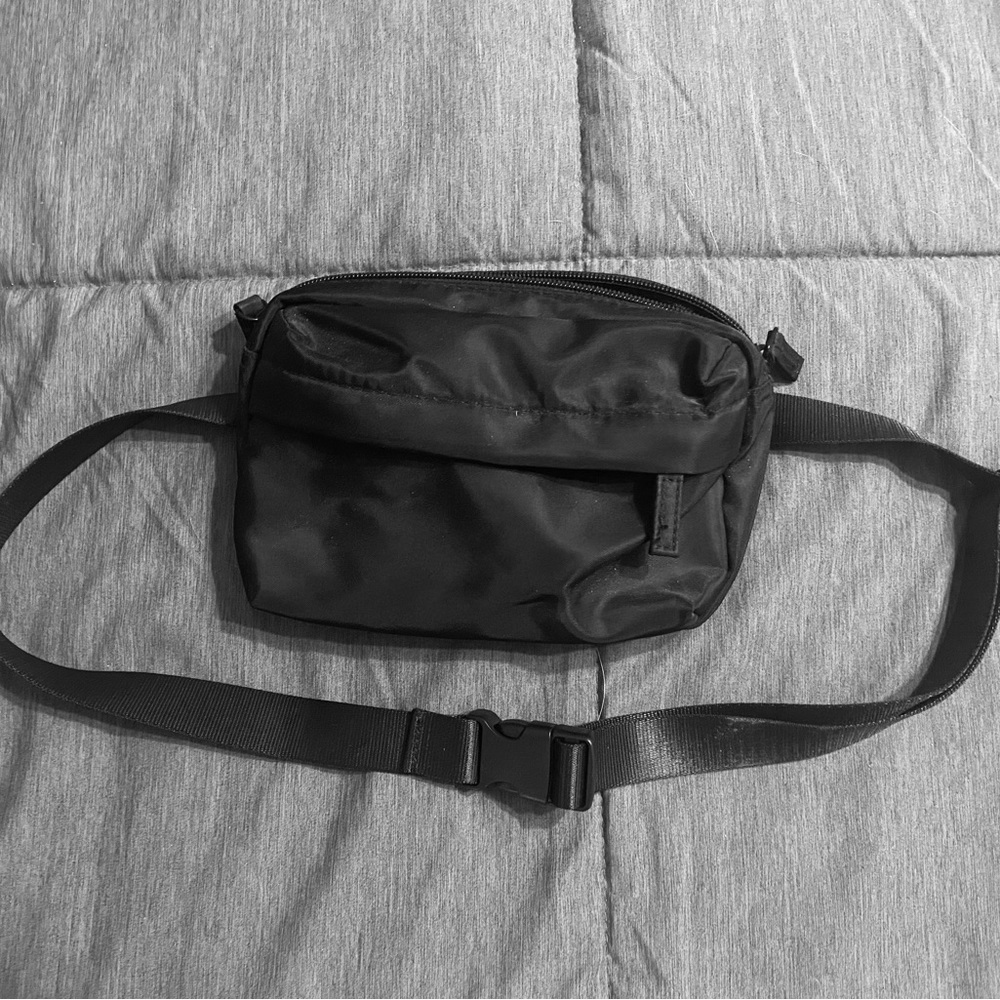 Black DSG (Dick Sporting Goods) belt bag